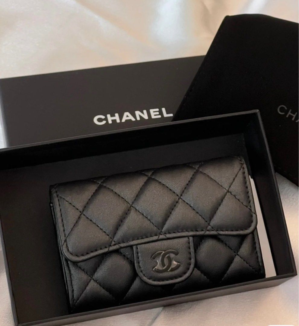 Chanel 23B So Black Card Holder