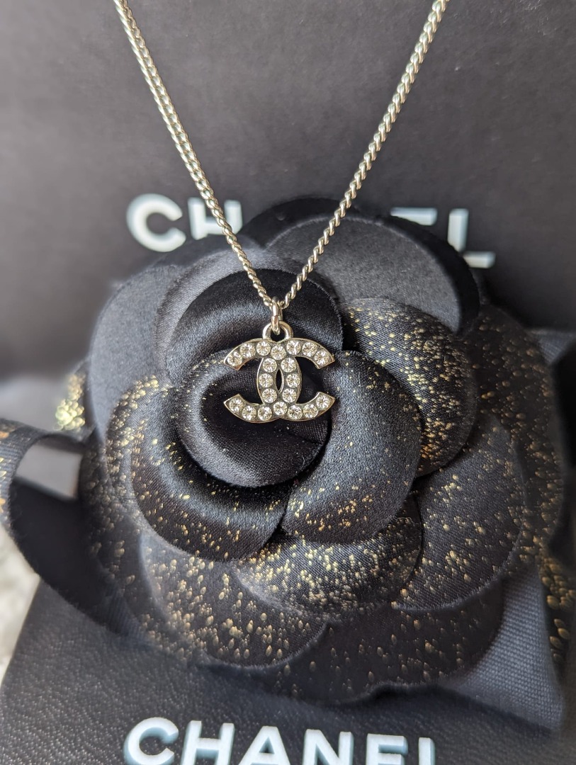 Chanel Pendant Black White gold ref.69701 - Joli Closet