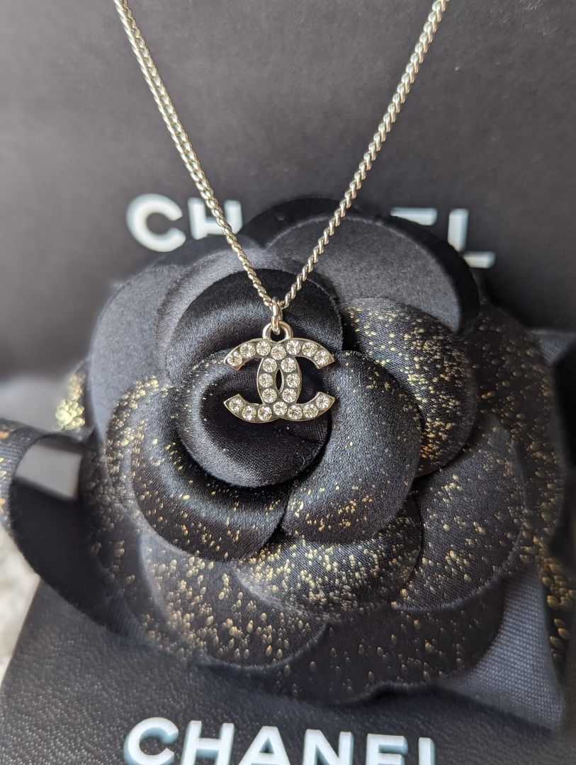 Chanel CC F12W logo classic timeless crystal necklace box tag