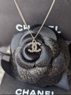 Chanel CC F12W logo classic timeless crystal necklace box tag
