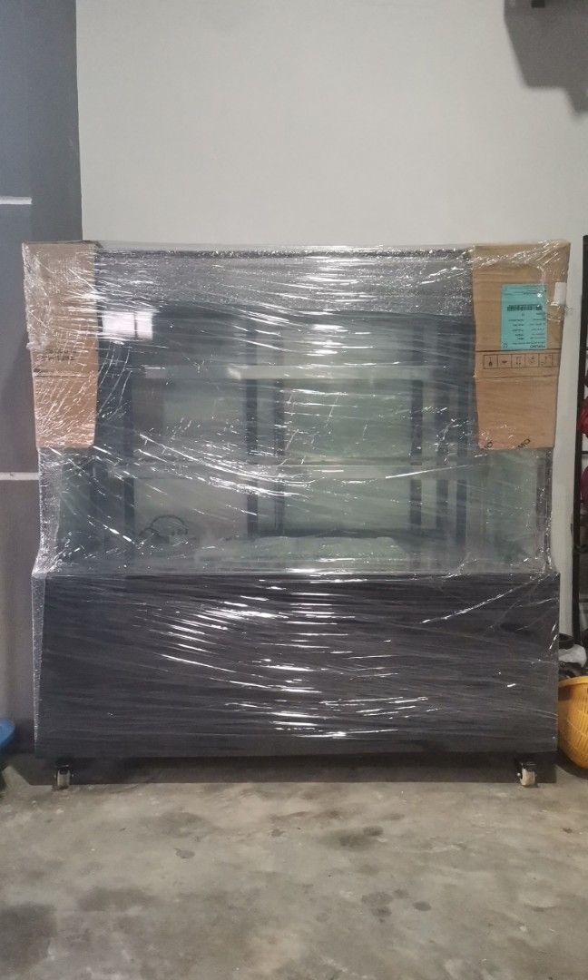 Chiller cake 4ft, TV & Home Appliances, Kitchen Appliances