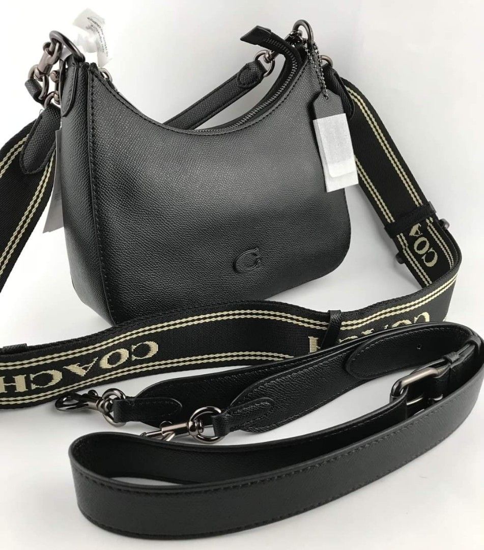 coach hobo crossgrain 2way bag (Category: Luxury Bags & Wallets) located in Pateros City. Submitted by moira1985 (Listing ID 1245318400, Image 3). Description: coach hobo crossgrain 2way orig copy vietnam made actual pic posted.