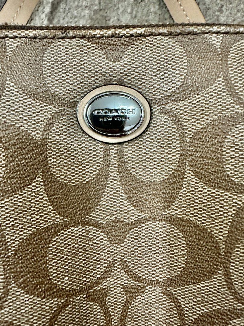 COACH ALMA LEATHER TWO WAY BAG (Category: Luxury Bags & Wallets) located in San Juan City. Submitted by minismooch_ (Listing ID 1245365741, Image 2). Description: ‼️FIXED PRICE ‼️ 💰MOD : GCASH ONLY 📍Location: San Juan City 🚚 DELIVERY: 🌸WITHIN MANILA buyer will handle the delivery via preferred courier. Please be responsible for sending the rider’s details. 🌸OUTSIDE MANILA Via J&T PLEASE READ‼️‼️‼️ ✅once paid, items will be packed and will no