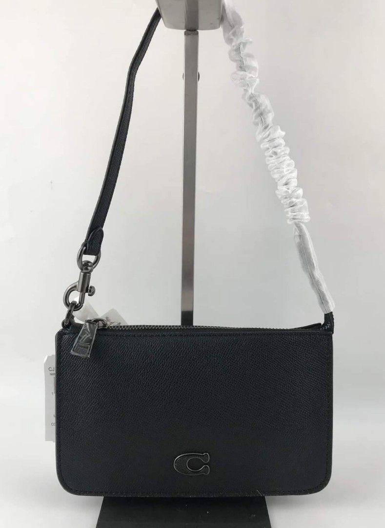 coach pouch bag crossgrain shoulder bag (Category: Luxury Bags & Wallets) located in Pateros City. Submitted by moira1985 (Listing ID 1245319717, Image 3). Description: coach pouch crossgrain orig copy vietnam made.