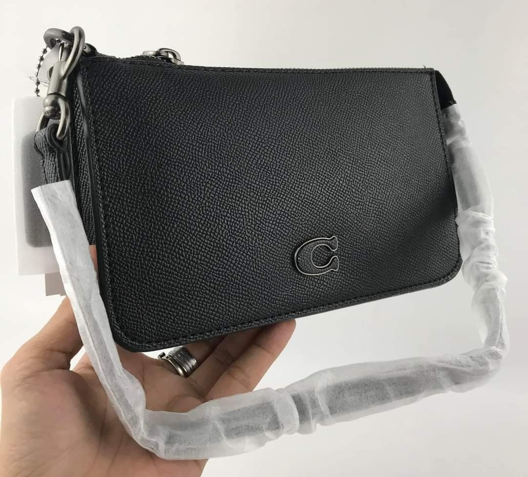 coach pouch bag crossgrain shoulder bag (Category: Luxury Bags & Wallets) located in Pateros City. Submitted by moira1985 (Listing ID 1245319717, Image 2). Description: coach pouch crossgrain orig copy vietnam made.