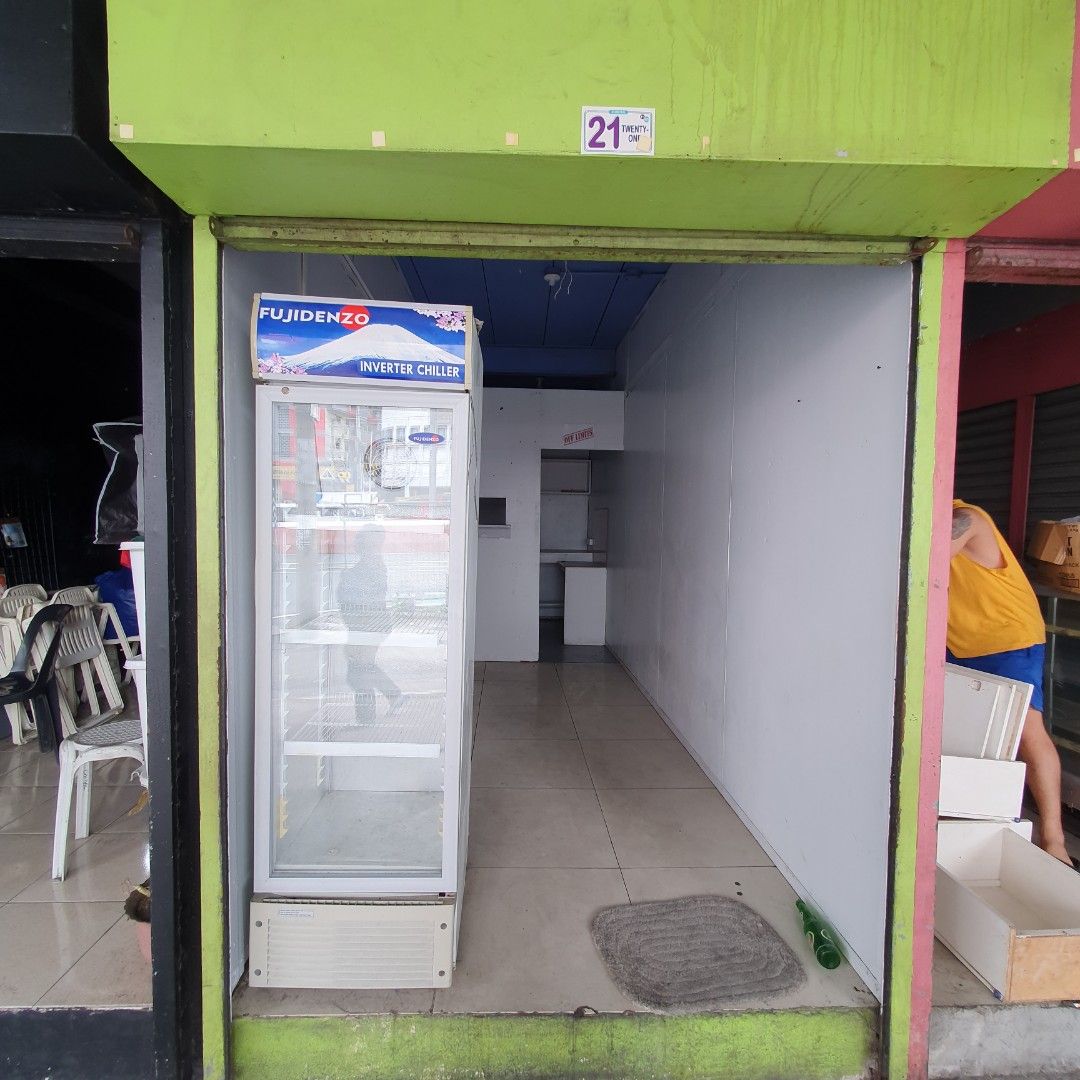 Commercial stall for rent in high foot traffic area in Cubao facing