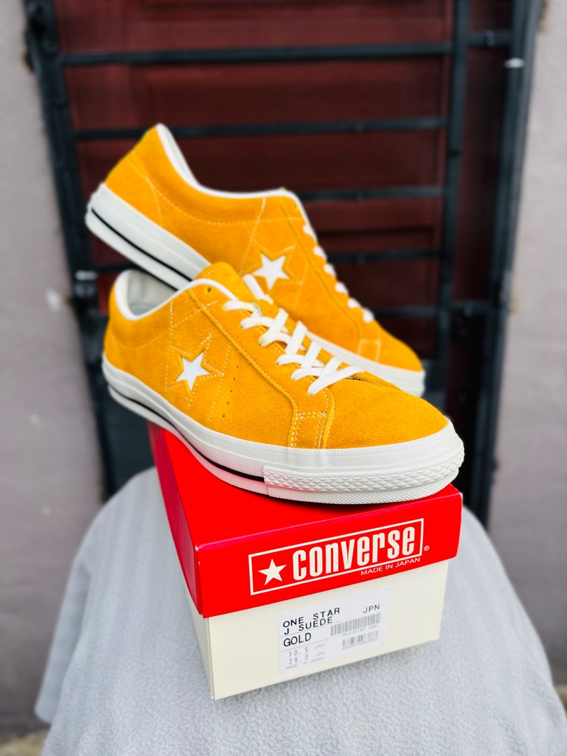 Converse one star hot sale yellow on feet