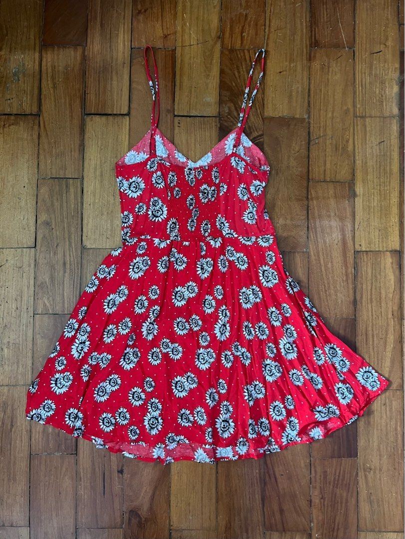 Cotton On Red Floral Mini Sundress (Category: Dresses) located in Paranaque City. Submitted by chicnuggies (Listing ID 1245263294, Image 2). Description: shirring at the back so it is stretchable. may fit up to size l.