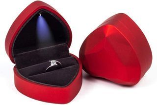 (DELIVERY INCLUDED) Wislist Wedding Ring Box Heart Shaped Ring Box LED Light Engagement Ring Boxes Jewelry Gift Box for Proposal Wedding Valentine's Day Anniversary Christmas Ring Holder