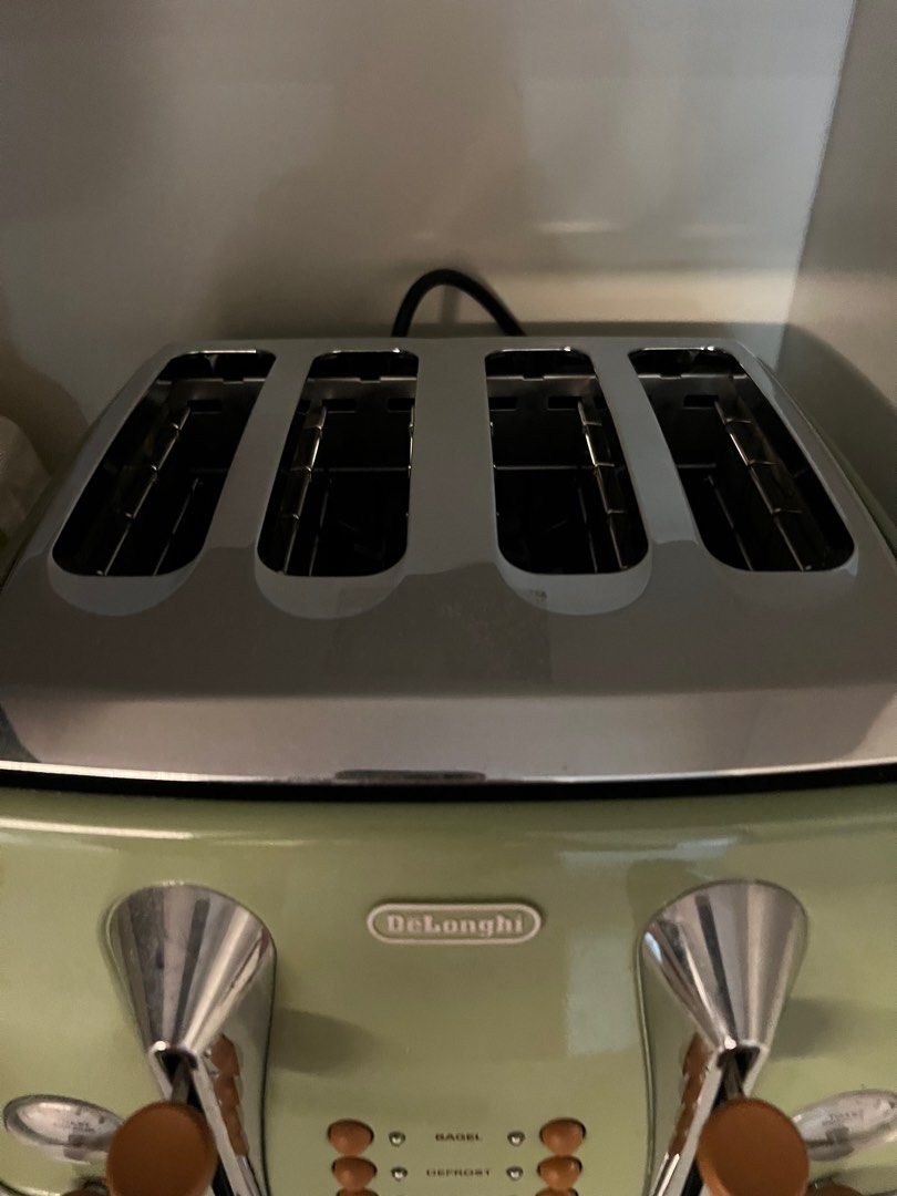Delonghi Toasters 4 slices, TV & Home Appliances, Kitchen Appliances
