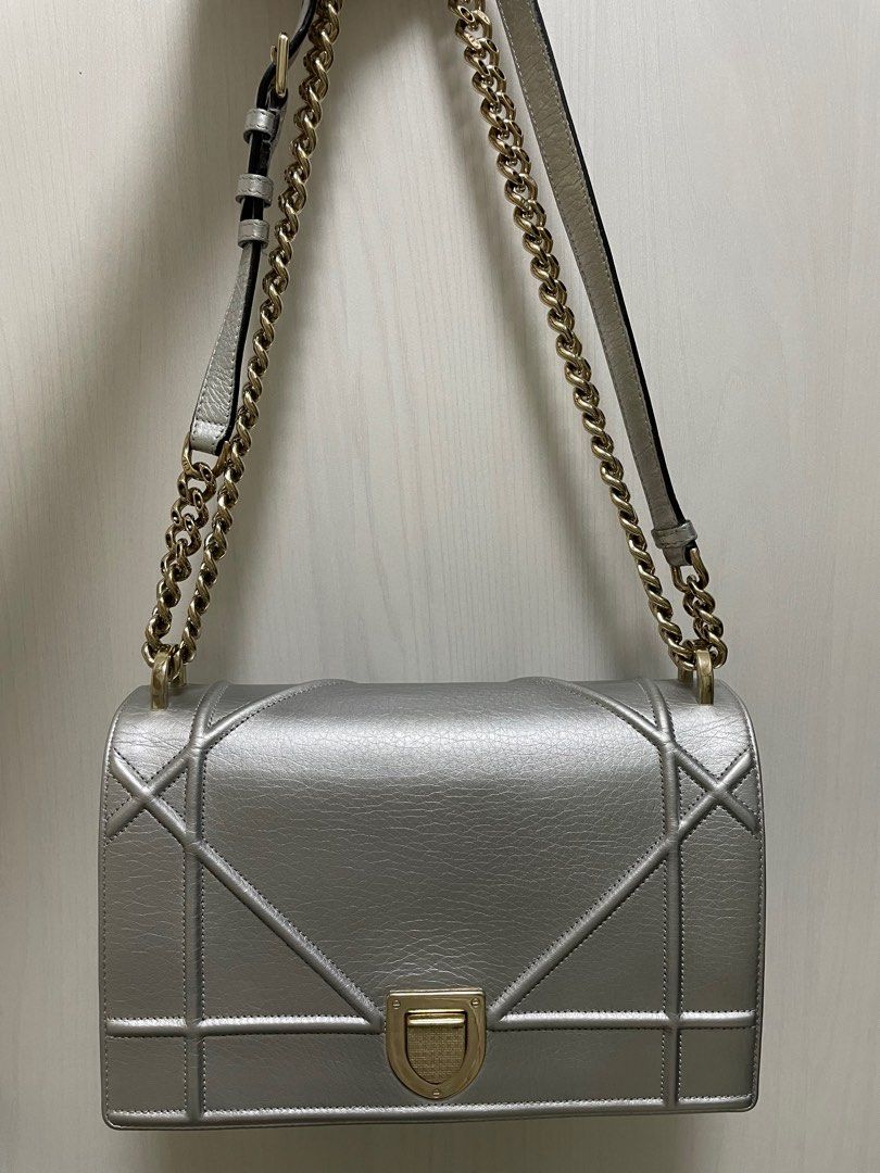 Diorama two way bag (Category: Luxury Bags & Wallets) located in Taguig. Submitted by dangruizdee (Listing ID 1245232682, Image 1). Description: 2 way bag - shoulder and cross body With card, dustbag and entrupy With minor corner rubs.