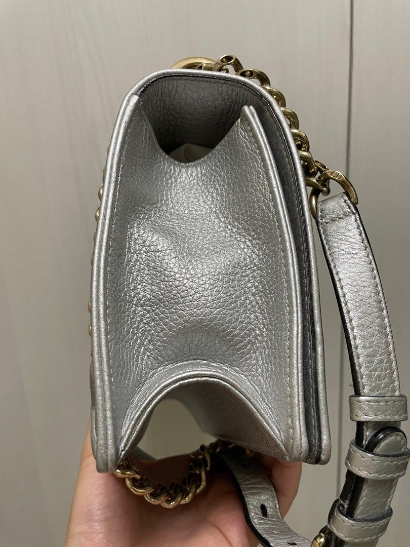 Diorama two way bag (Category: Luxury Bags & Wallets) located in Taguig. Submitted by dangruizdee (Listing ID 1245232682, Image 3). Description: 2 way bag - shoulder and cross body With card, dustbag and entrupy With minor corner rubs.