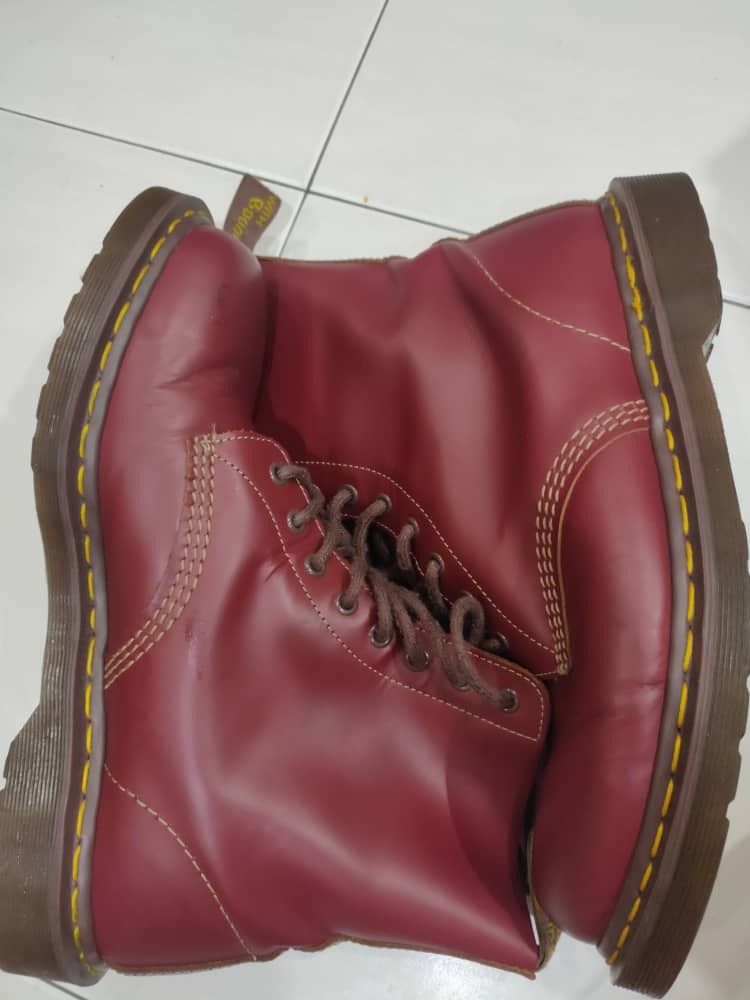Dr Martens original butik Men s Fashion Footwear Boots on Carousell