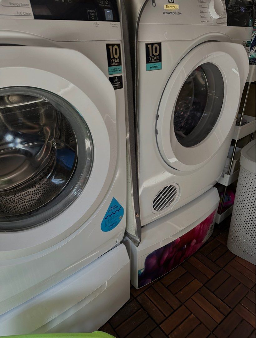 Electrolux Ergonomic Pedestal with Drawer for Front Load Washer / Dryer