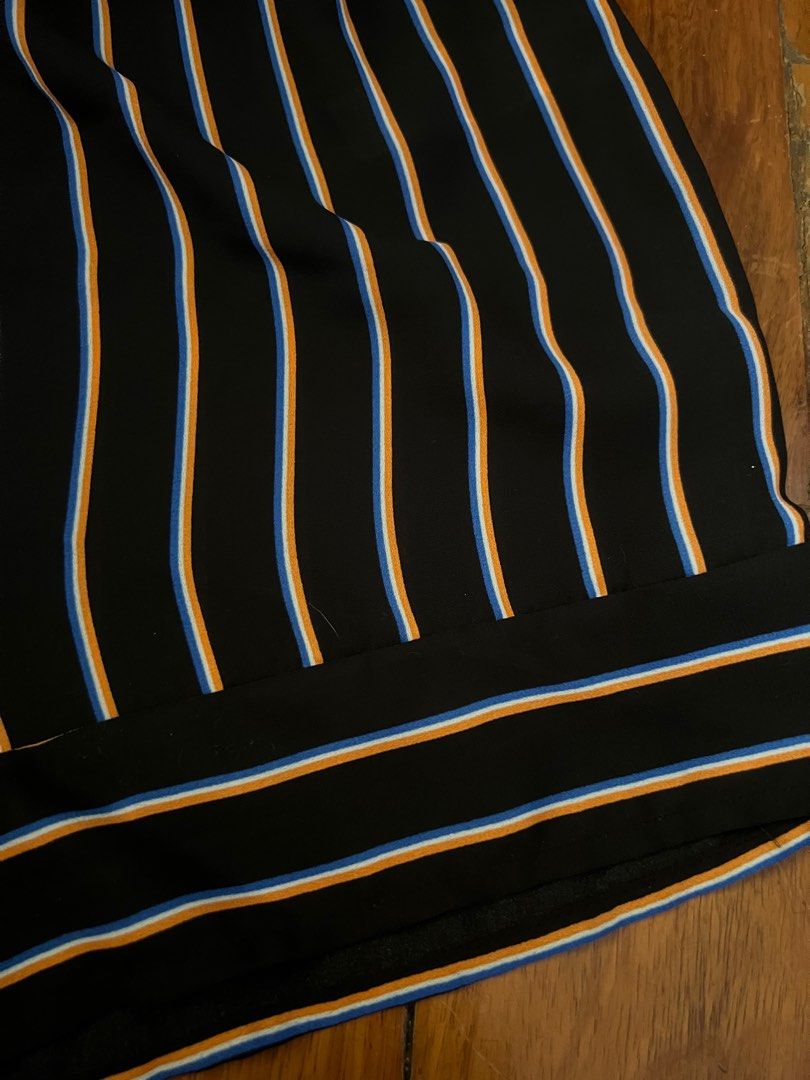 Forever 21 Black And Stripe Shorts (Category: Shorts) located in Paranaque City. Submitted by chicnuggies (Listing ID 1245256352, Image 2). Description: material is thin but not see through.