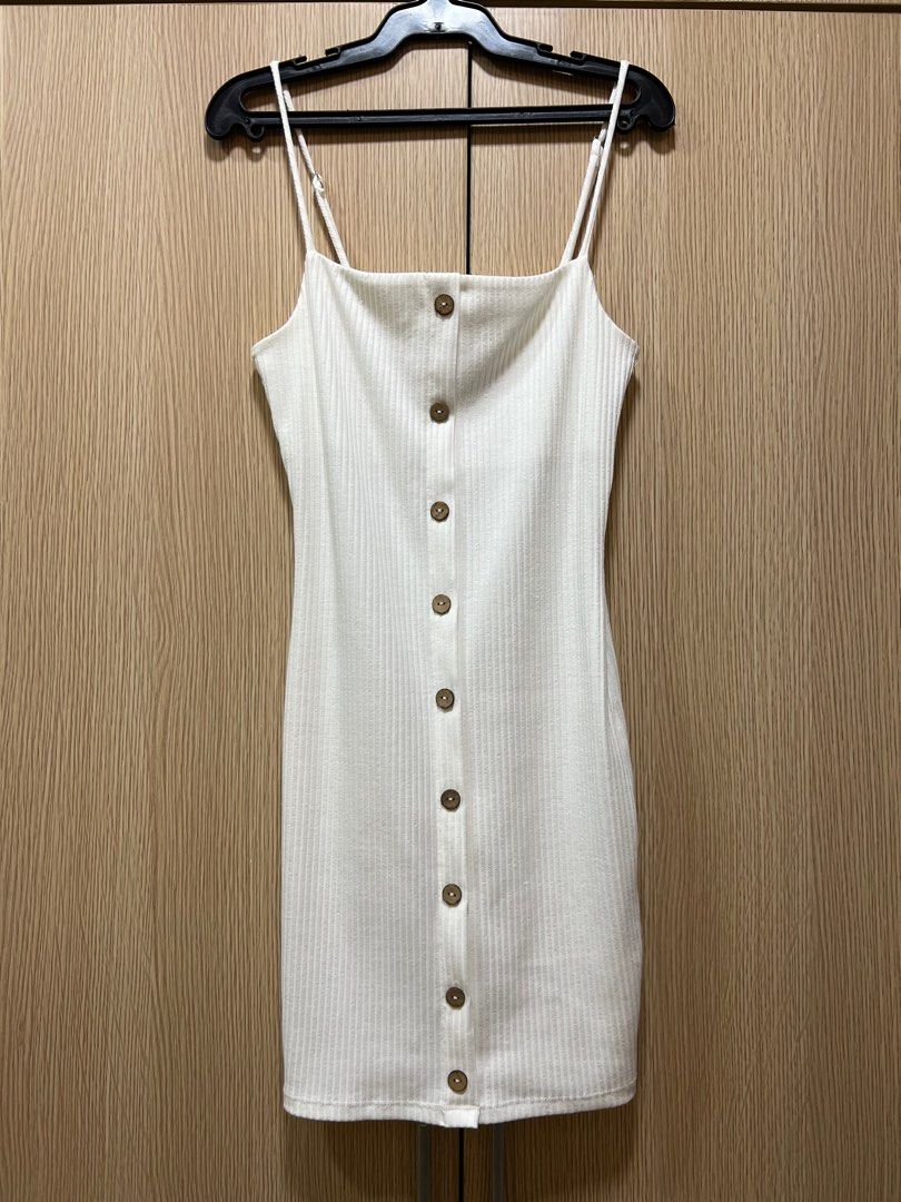 Forever 21 white dress (SMALL) (Category: Dresses) located in Quezon City. Submitted by jscla (Listing ID 1245374920, Image 1). Description: Never worn No tag.