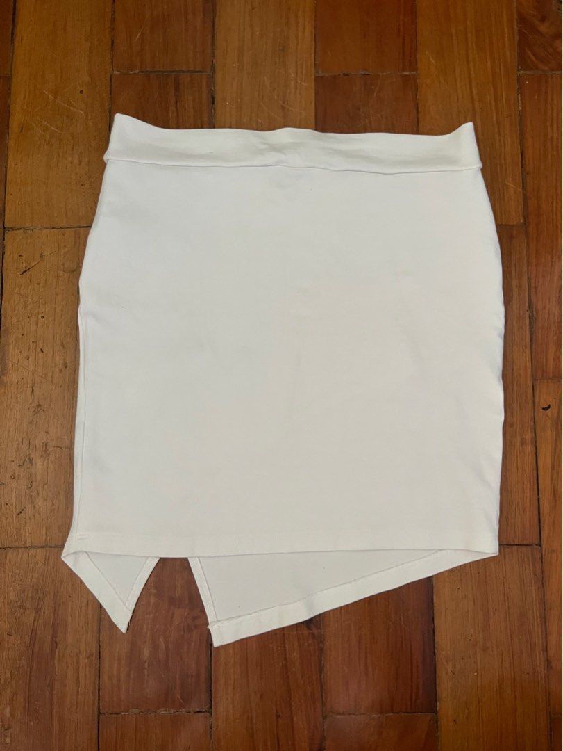 Forever 21 White Wrap Pencil Mini Skirt (Category: Skirts) located in Paranaque City. Submitted by chicnuggies (Listing ID 1245257843, Image 2). Description: very slight blue staining on the front (3rd pic)..