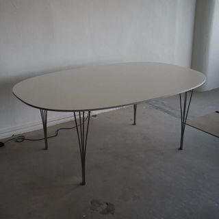 Fritz Hansen B613 Superellipse dining table by Piet Hein and Bruno Mathsson