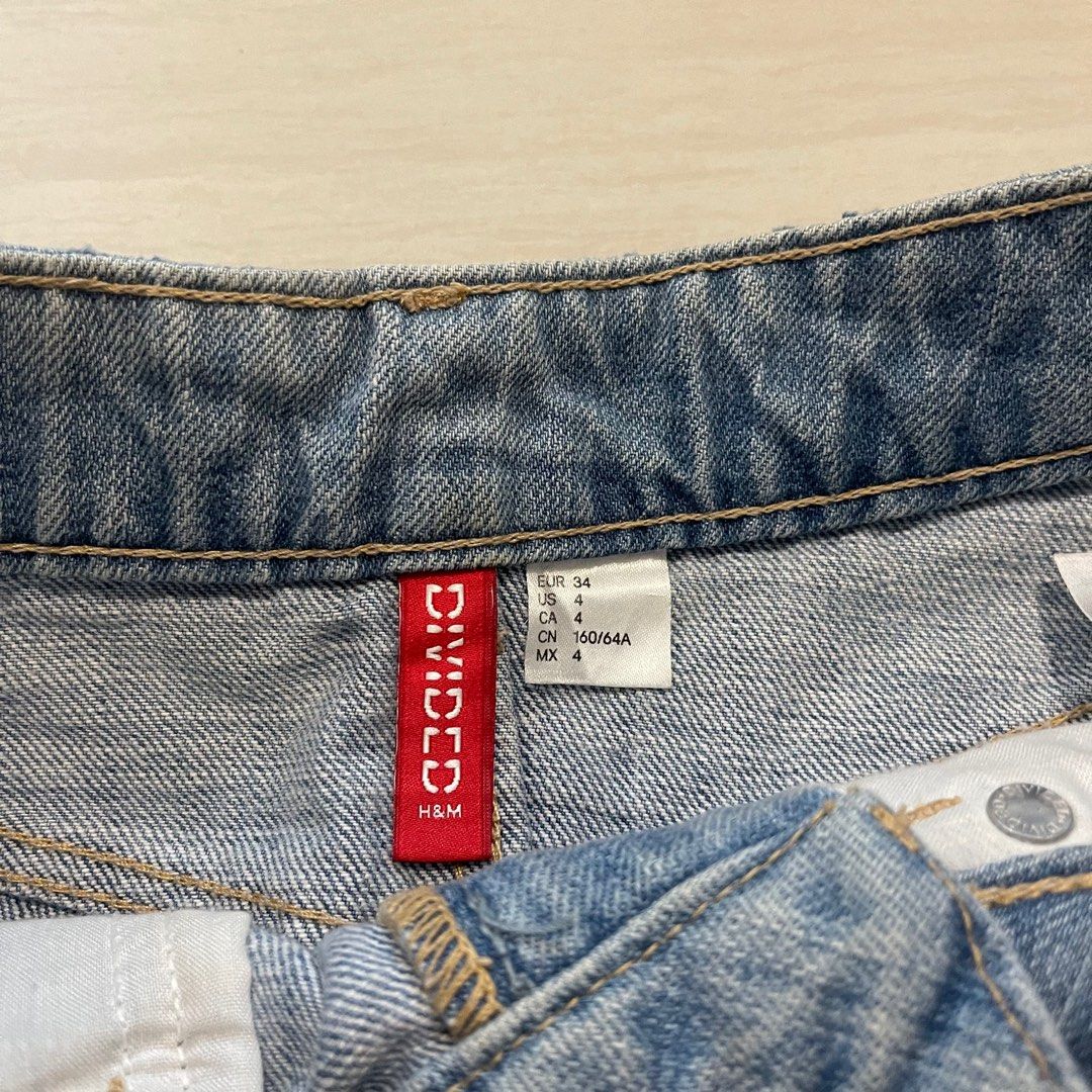 H&M Denim Shorts (Category: Shorts) located in Quezon City. Submitted by col_m (Listing ID 1245261435, Image 2). Description: Never been used Size 34 on tag .