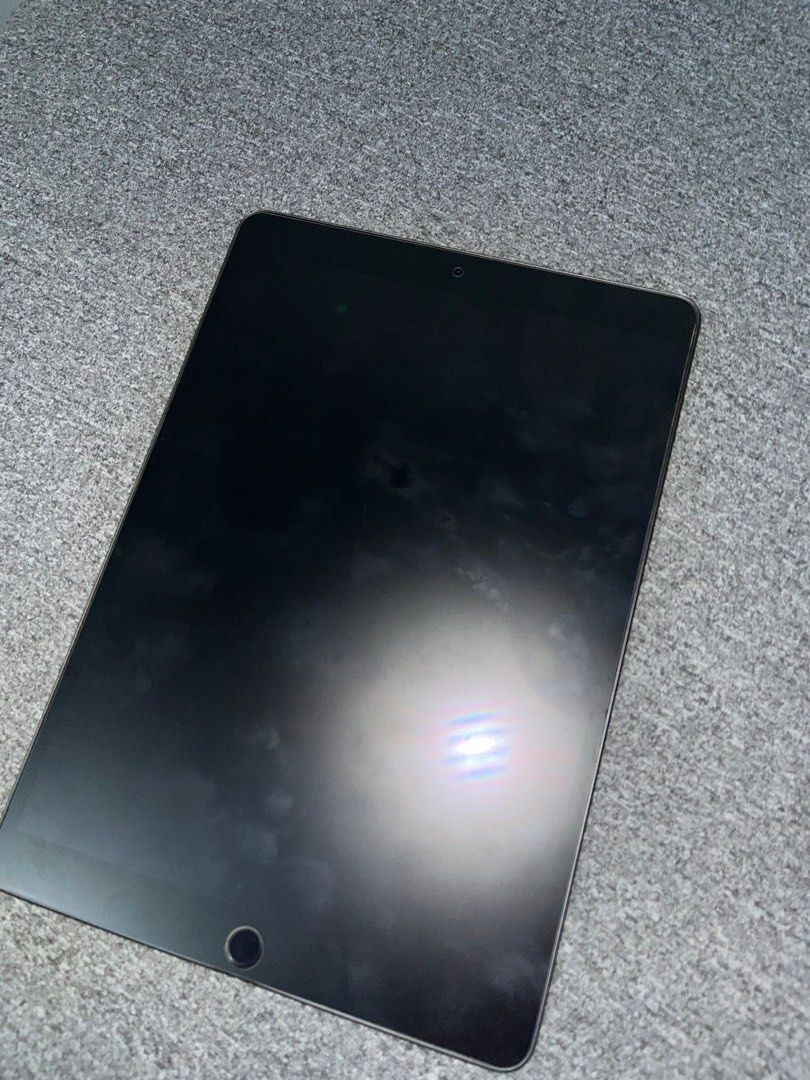 IPAD AIR 3 64gb (Category: iPad) located in Paranaque City. Submitted by crysizzl (Listing ID 1245344032, Image 3). Description: Selling my iPad Air 3rd Generation in Space Gray Can buy with apple pencil 1 original too Used only for school, no dents Parañaque Loc.