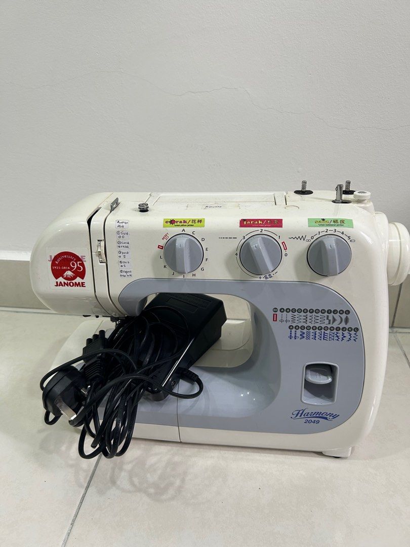 Janome Harmony 2049 Sewing Machine Complete Set, Hobbies & Toys