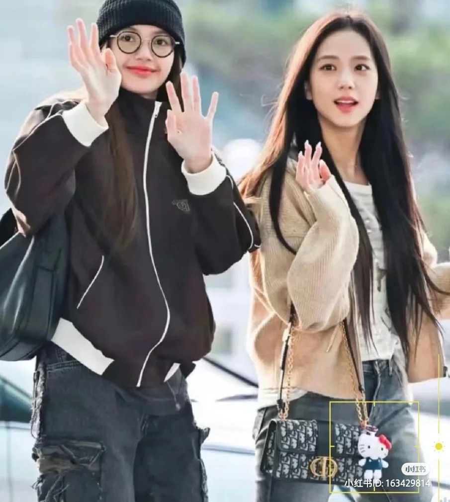 Jisoo Hello Kitty Keychain Sanrio Blackpink Black Pink Lisa Jennie Rose