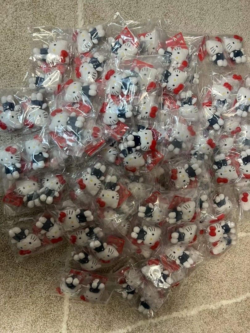 Jisoo Hello Kitty Keychain Sanrio Blackpink Black Pink Lisa Jennie Rose