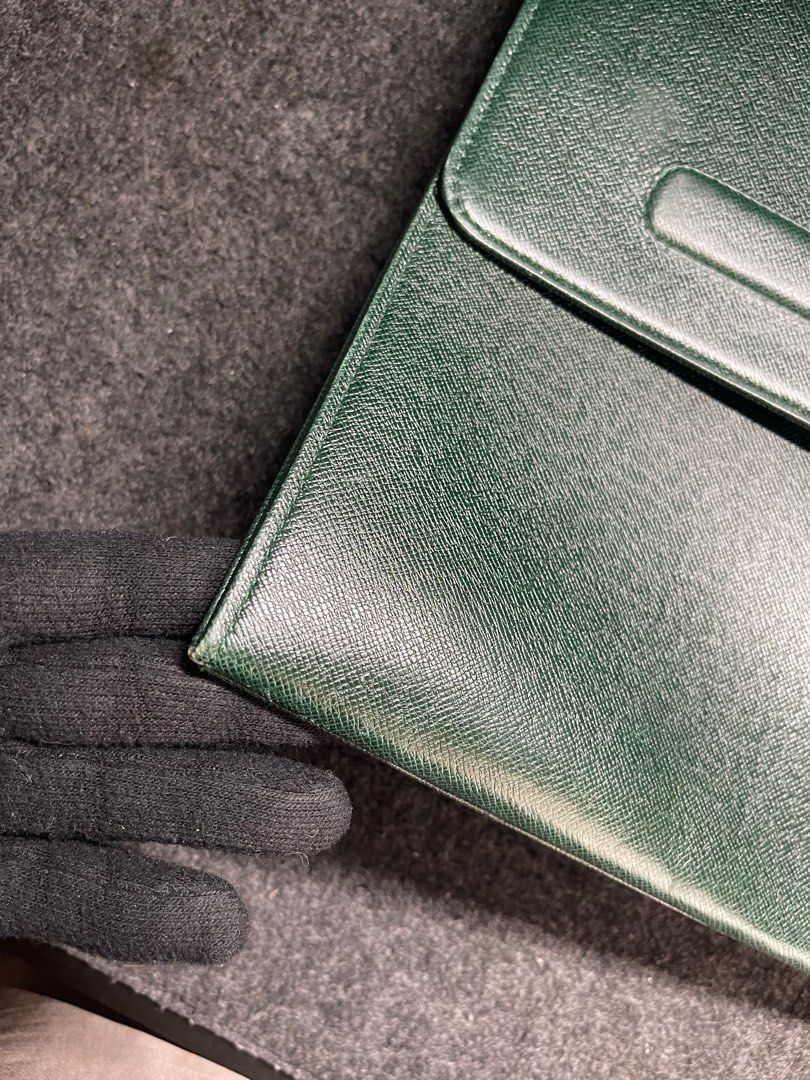 Louis Vuitton Laptop Sleeve (Category: Luxury Bags & Wallets) located in Manila. Submitted by loviqueph (Listing ID 1245232712, Image 2). Description: .