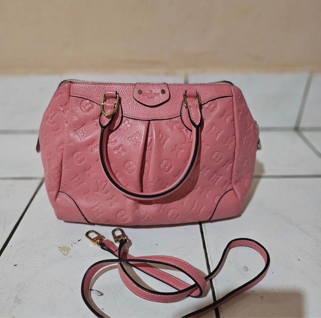 Lv crossbody bag pink, Barang Mewah, Tas & Dompet di Carousell