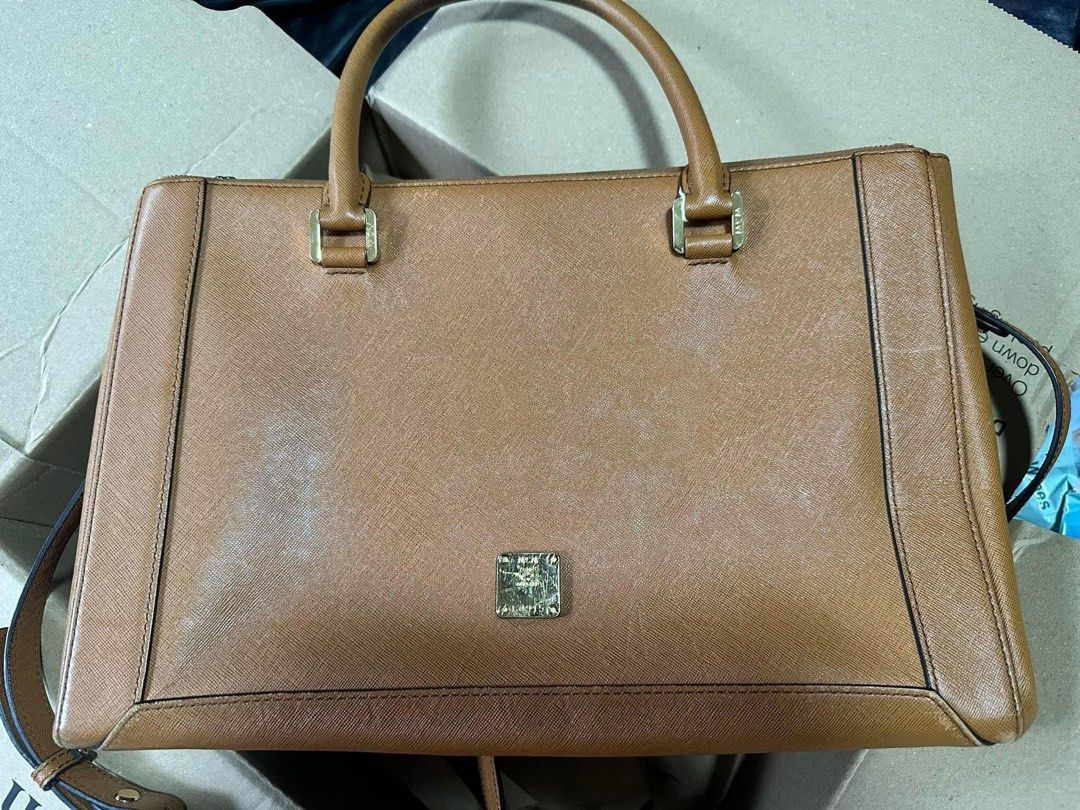 Mcm black leather purse hotsell