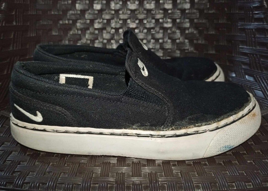 nike toki slip on