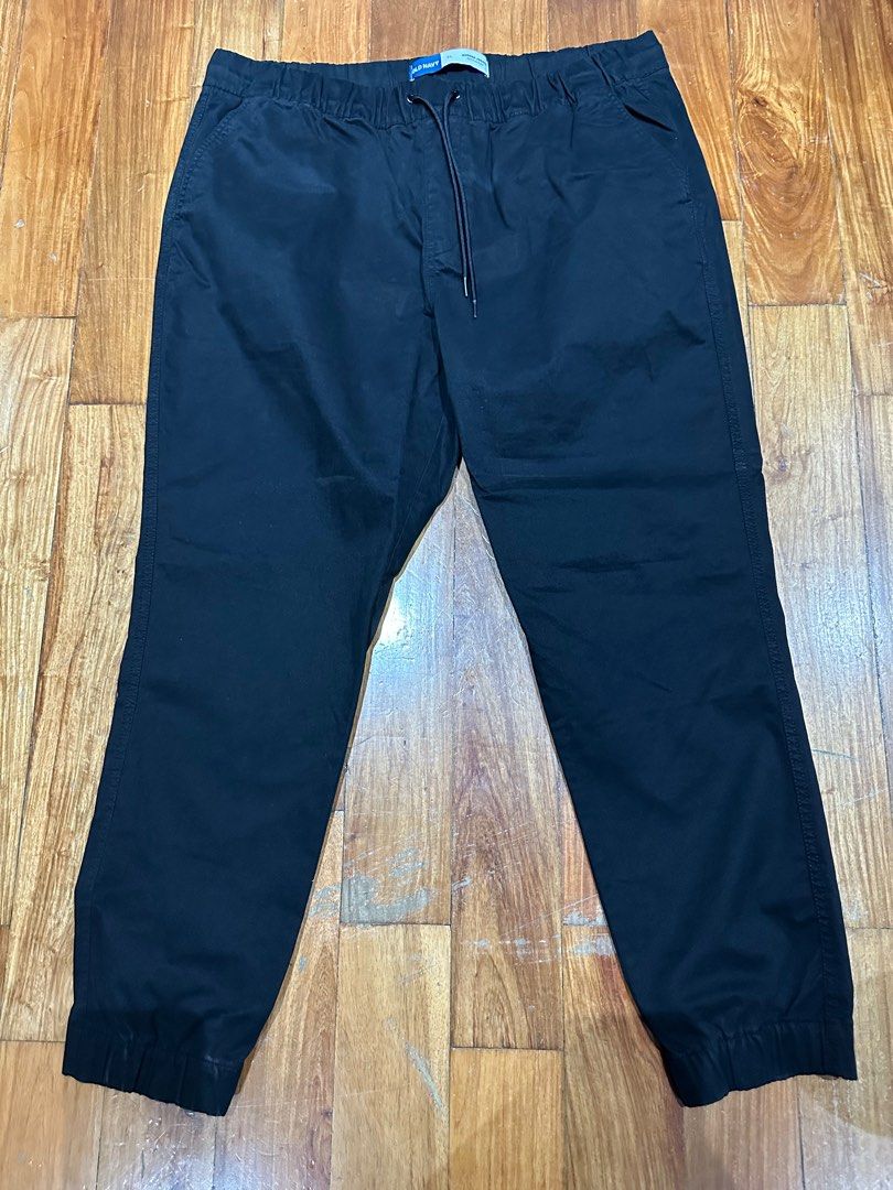 Old Navy joggers (Built-in Flex Twill Joggers), Men's Fashion, Bottoms,  Joggers on Carousell