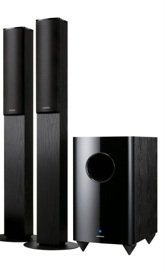 Onkyo 7.1 Channel AV Receiver with two floor standing tower speaker