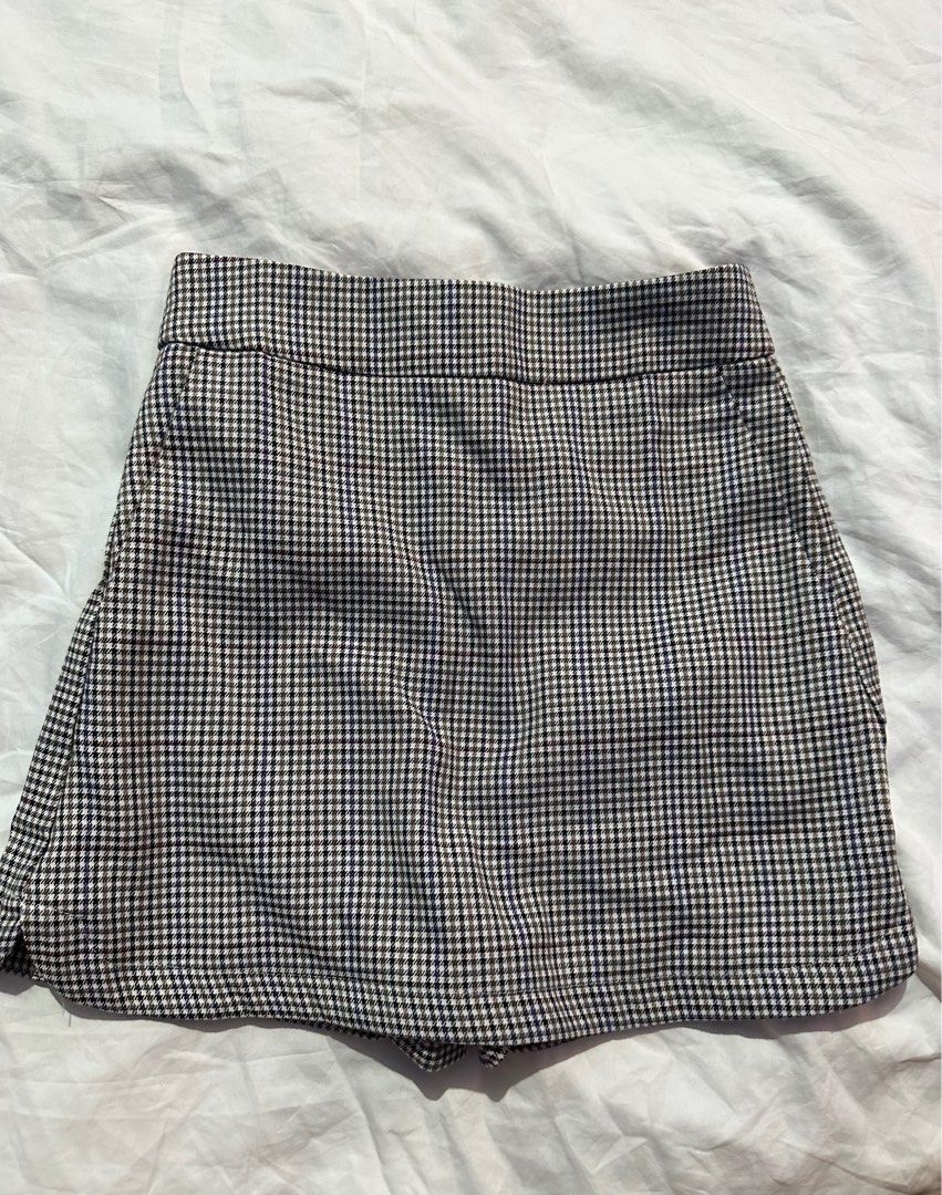 Peaofblrd Plaid Highwaist Skort (Category: Skirts) located in Binan City. Submitted by rdeclutter (Listing ID 1245257476, Image 1). Description: Xs on tag Brandnew .