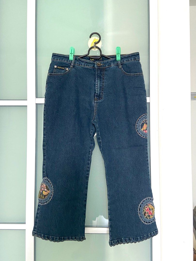 Plus Size Women s Denim 3 4 Quarter Length Pants with Embroidery