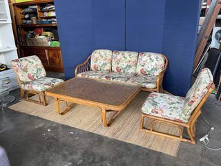 Rattan Sofa Set w/ Center Table  Solid rattan In good condition