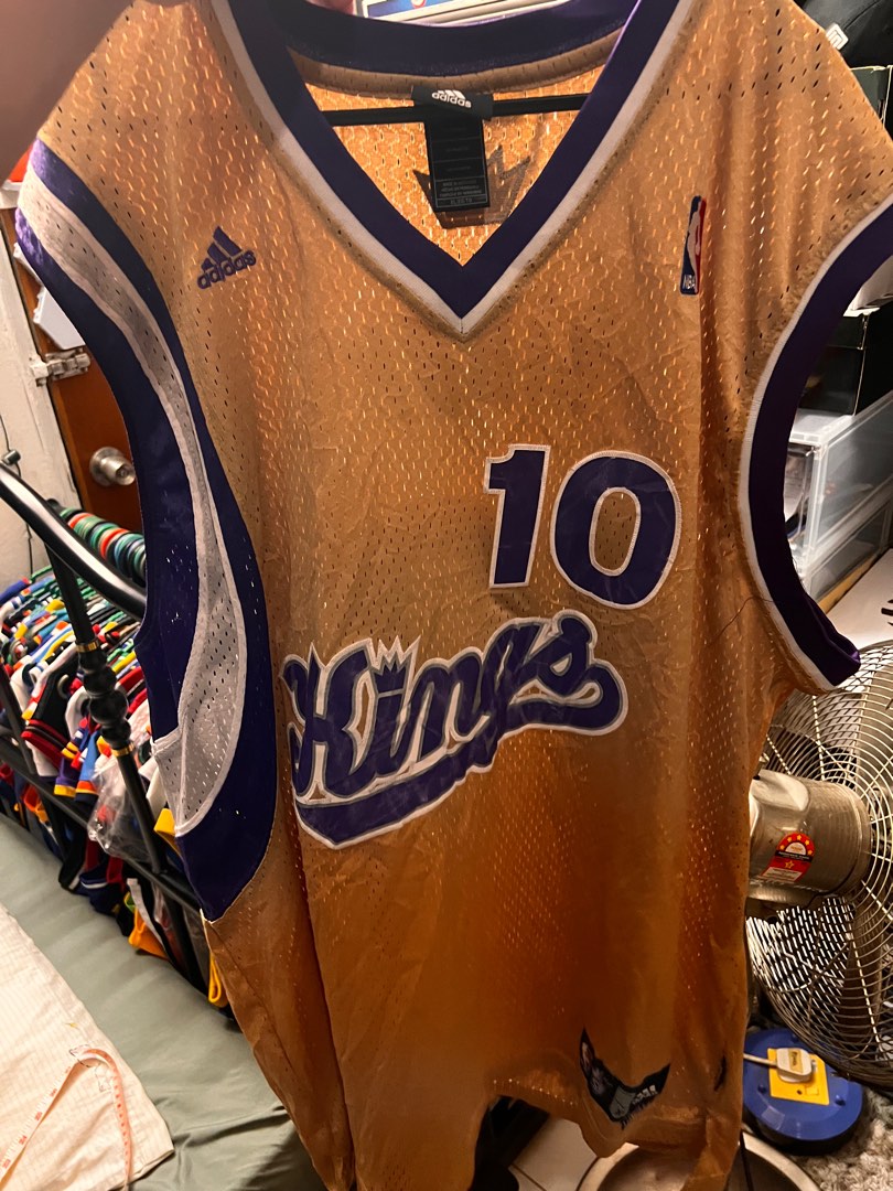 Mitchell & Ness Men's Mitchell & Ness Mike Bibby Gold Sacramento Kings  Hardwood Classics Swingman Jersey