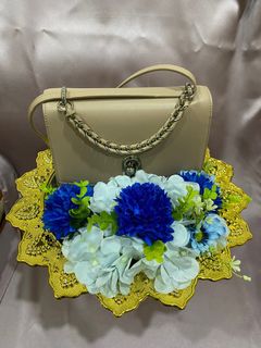 (Category: ) located in . Submitted by Fara_Thrift_Closet (Listing ID 1245308215, Image 1). Description: .