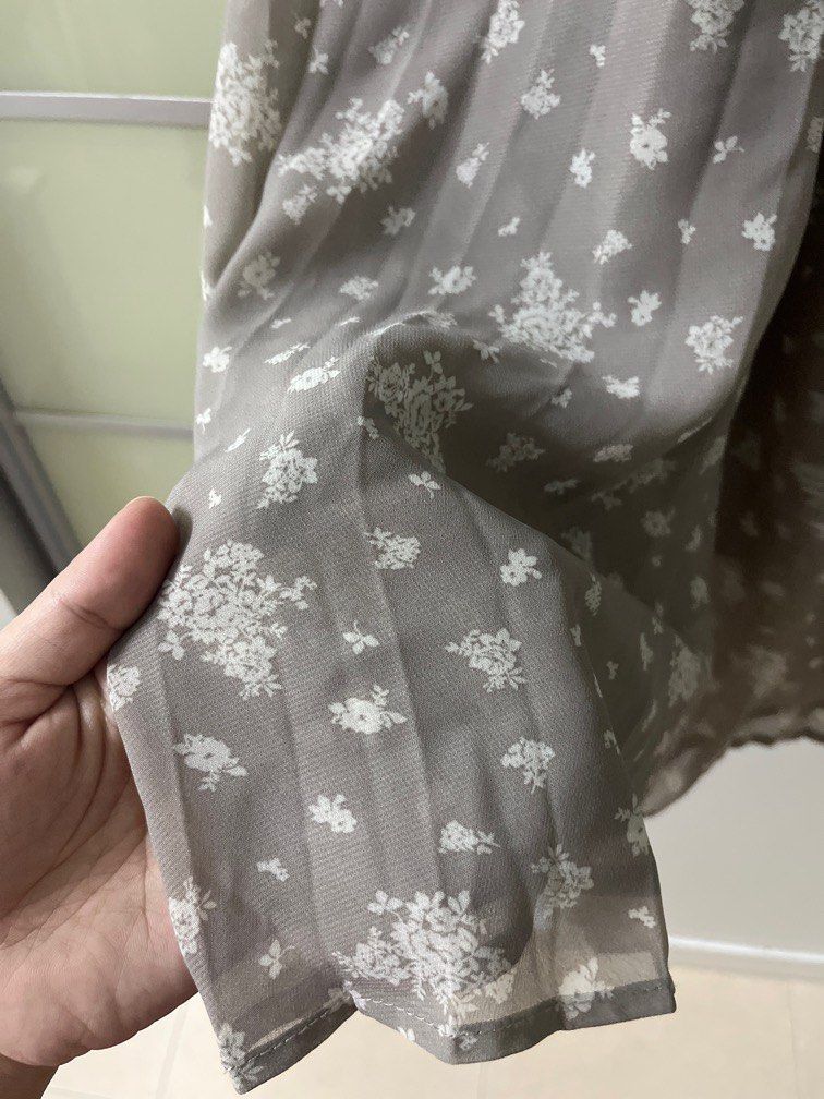 Skrit pattern (Category: Skirts) located in Seri Manjung. Submitted by nblays (Listing ID 1245362065, Image 2). Description: Worn once For 160cm, the length is around the top of the ankle Suit with 52-64kgs.