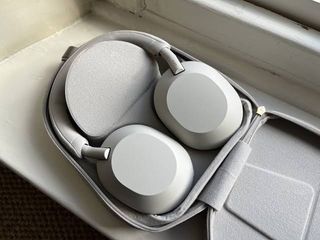 Sony WH-1000XM5 Wireless Headphone in Platinum Silver