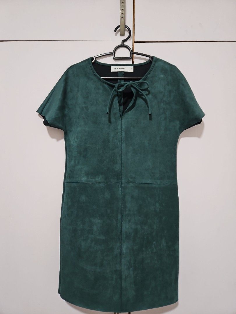 Suede Green Dress (The Editor's Market), Women's Fashion, Dresses u0026 Sets,  Dresses on Carousell