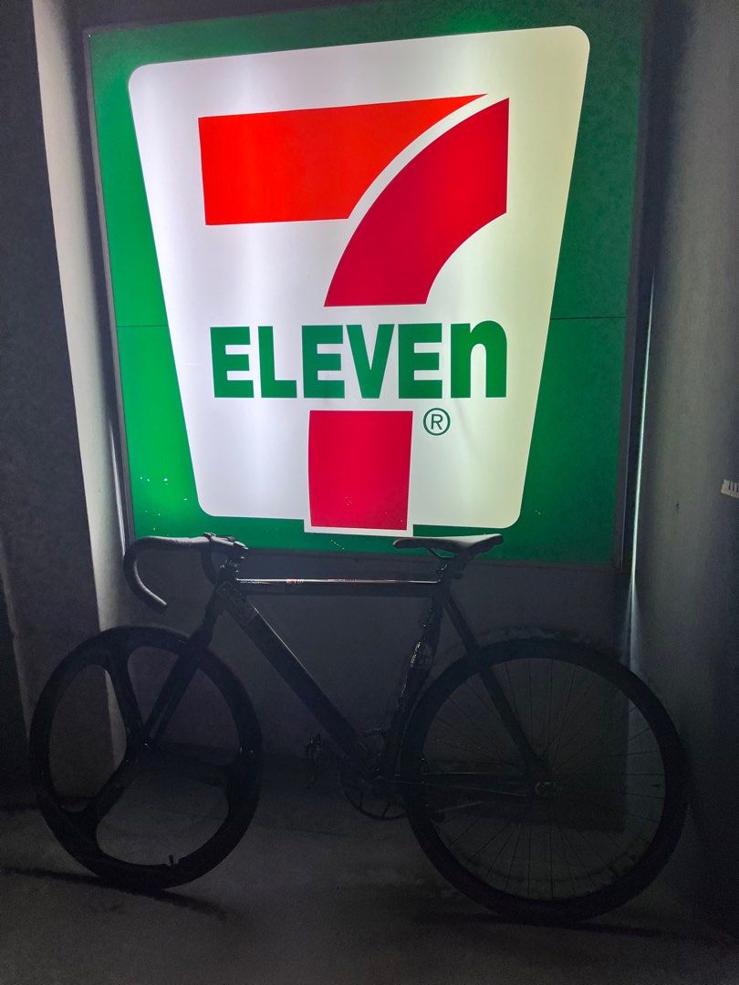 Throne frameset dm for more info, Sports Equipment, Bicycles & Parts