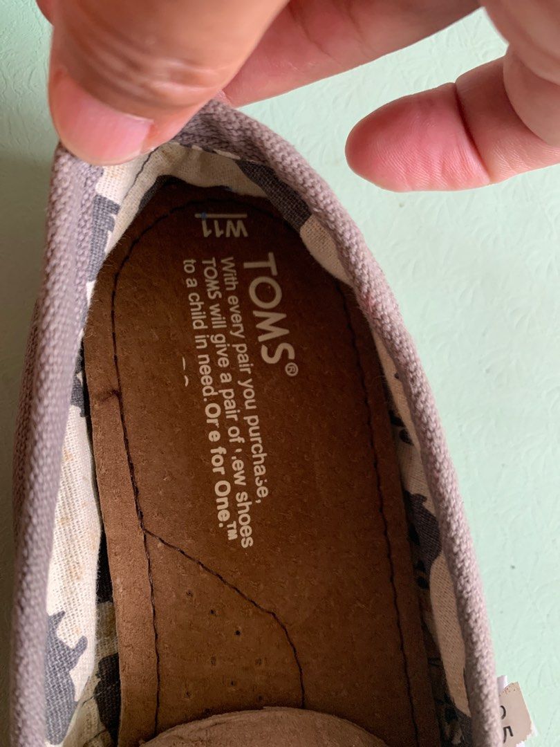 Which stores on sale sell toms