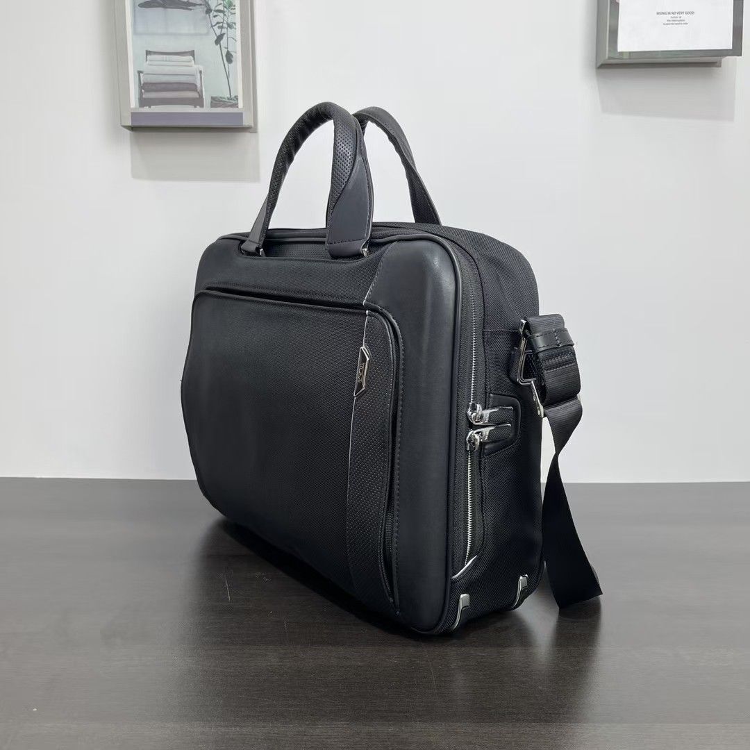 TUMI ARRIVE SADLER BRIEF Men s Fashion Bags Briefcases on Carousell
