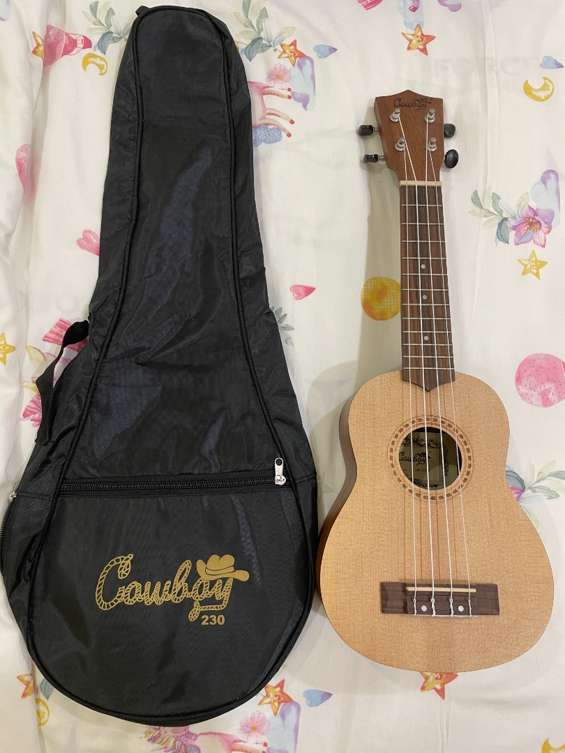 Ukulele 4 senar termasuk TAS on Carousell