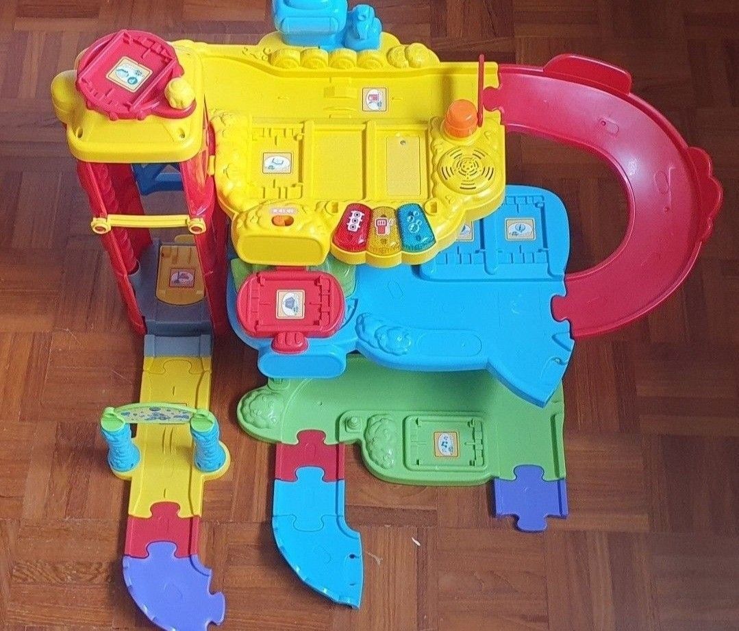 VTech Go Go Smart Wheels Park and Learn Deluxe Garage Hobbies