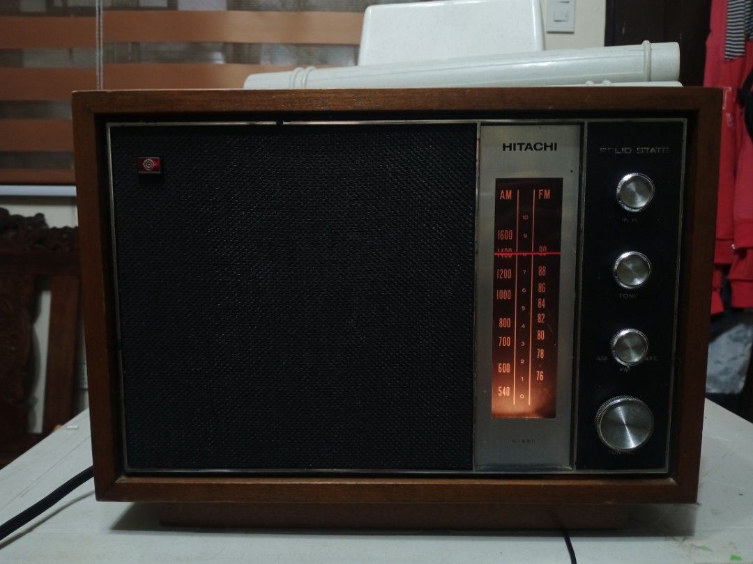 WORKING VINTAGE RADIO HITACHI SOLID STATE, Hobbies  Toys, Memorabilia   Collectibles, Vintage Collectibles on Carousell