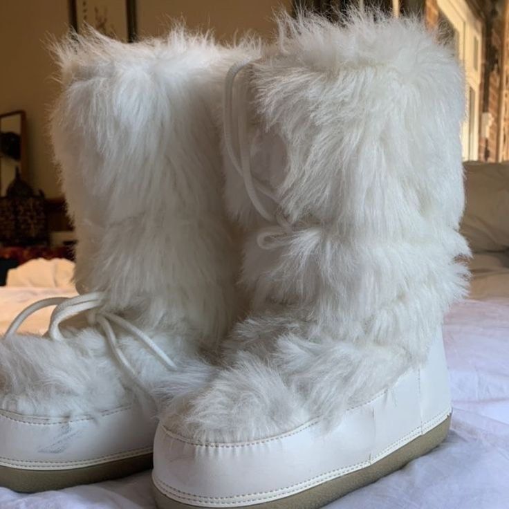 Furry sales moon boots