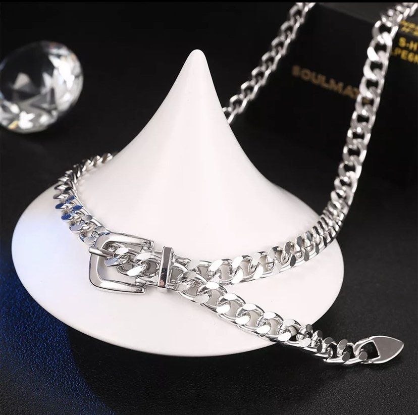 Chain belt waist outlet
