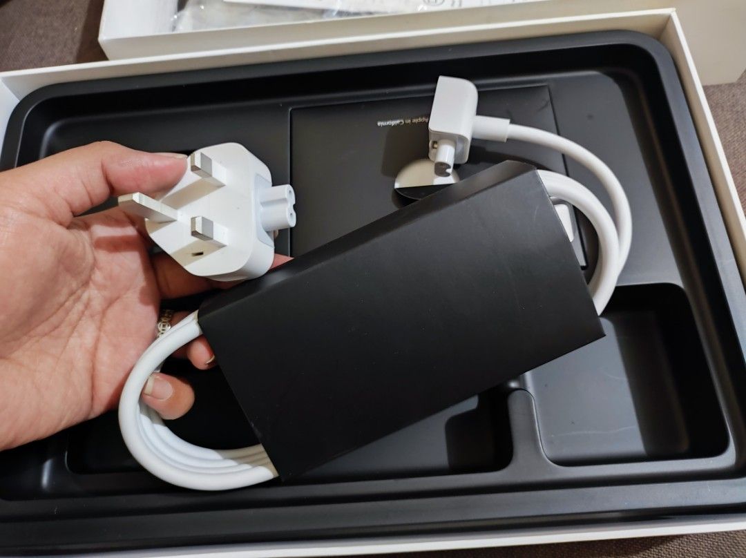 AC Adapter Plug and AC Power Adapter Extension Cable for Macbook (Category: Cables & Adaptors) located in Quezon City. Submitted by stlntndr (Listing ID 1245598985, Image 2). Description: AC Adapter Plug and AC Power Adapter Extension Cable for Apple Macbook.